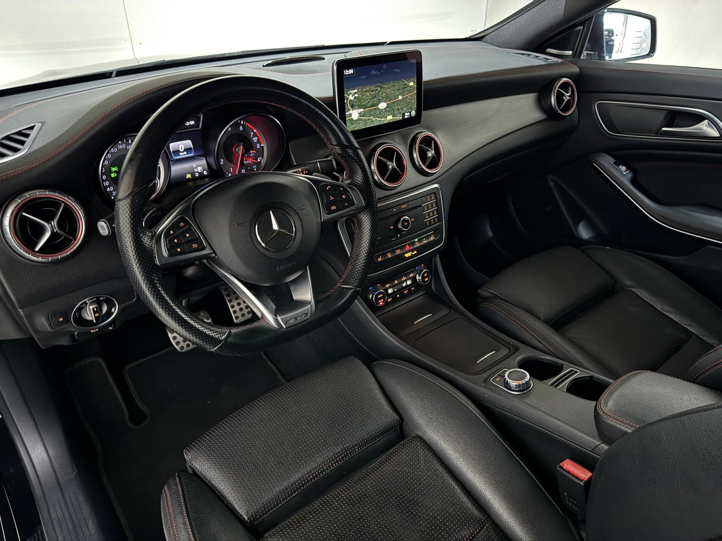 Mercedes-Benz CLA Shooting Brake 250 4MATIC Pano H/K ACC