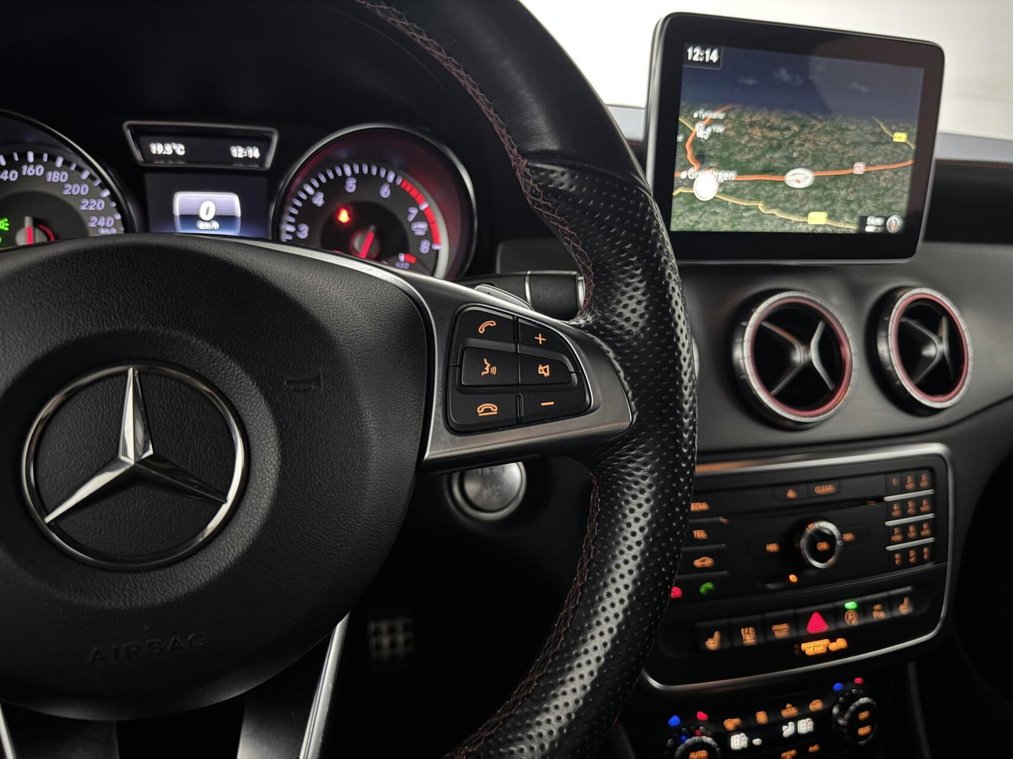 Mercedes-Benz CLA Shooting Brake 250 4MATIC Pano H/K ACC