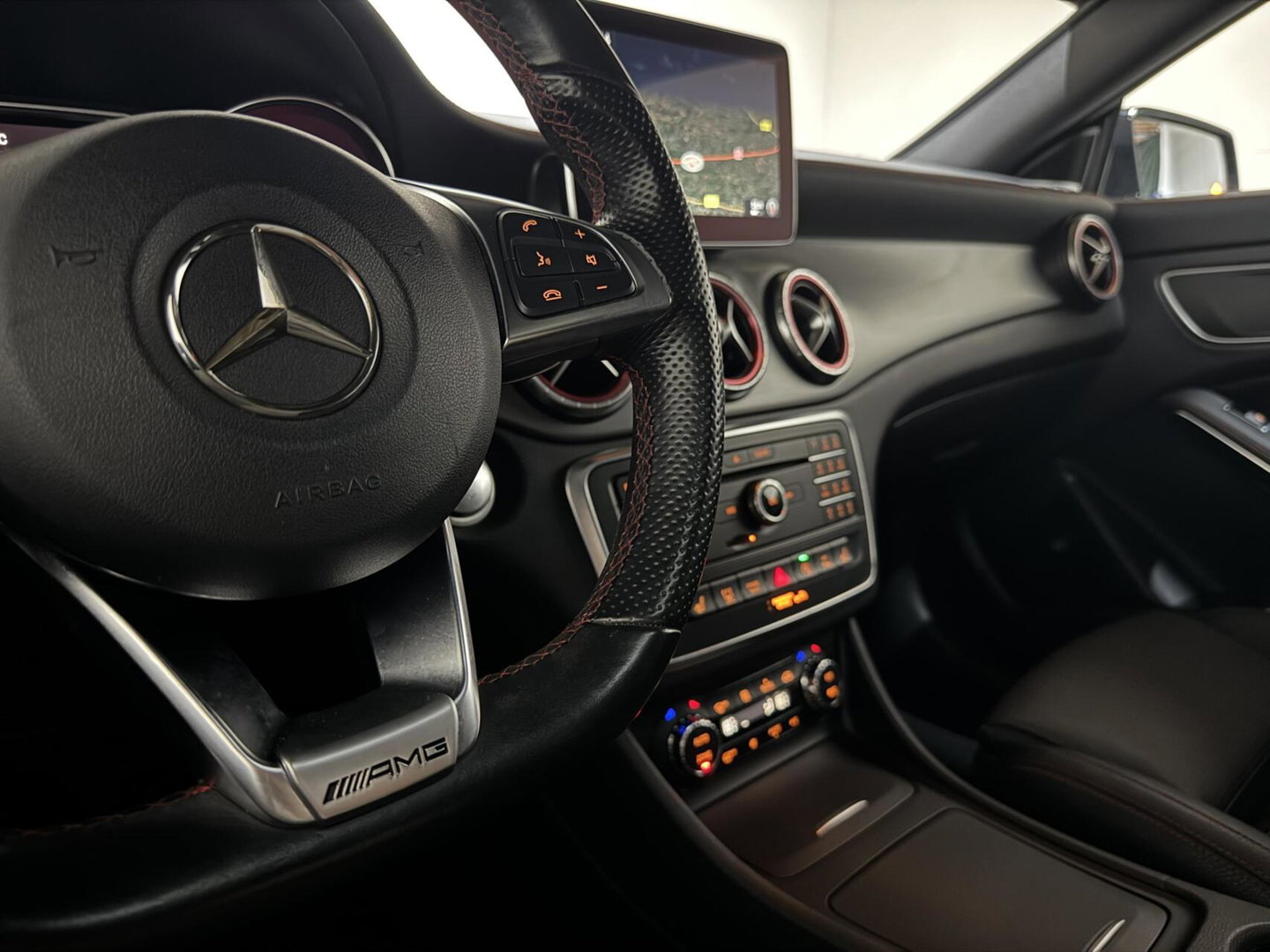 Mercedes-Benz CLA Shooting Brake 250 4MATIC Pano H/K ACC