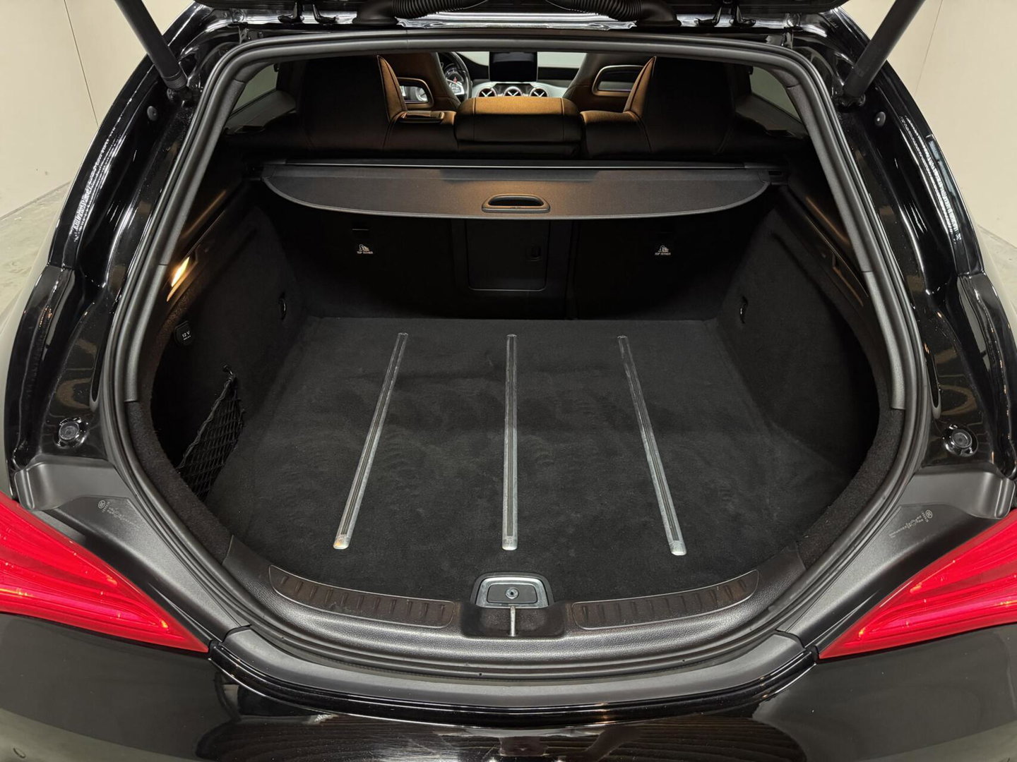 Mercedes-Benz CLA Shooting Brake 250 4MATIC Pano H/K ACC