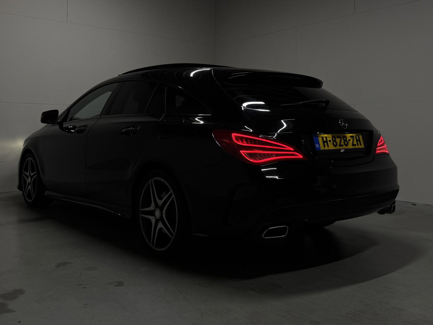 Mercedes-Benz CLA Shooting Brake 250 4MATIC Pano H/K ACC