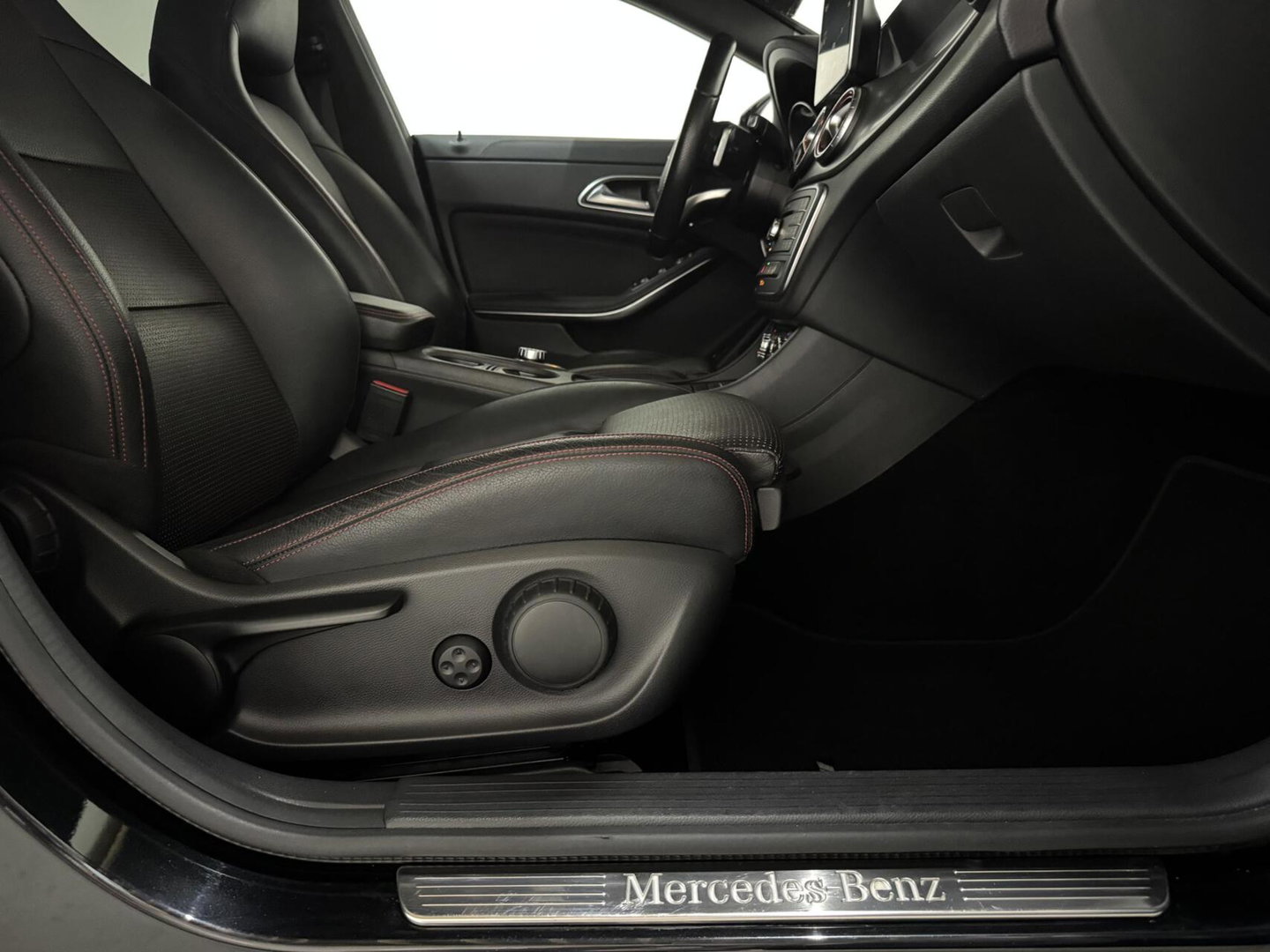 Mercedes-Benz CLA Shooting Brake 250 4MATIC Pano H/K ACC