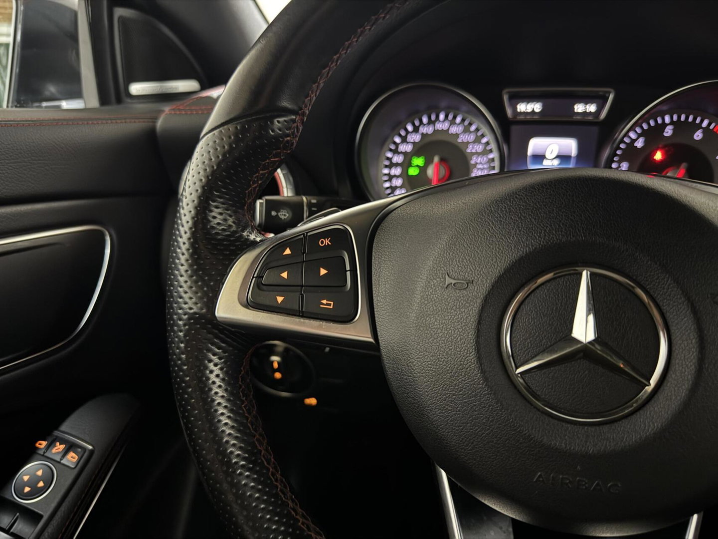 Mercedes-Benz CLA Shooting Brake 250 4MATIC Pano H/K ACC