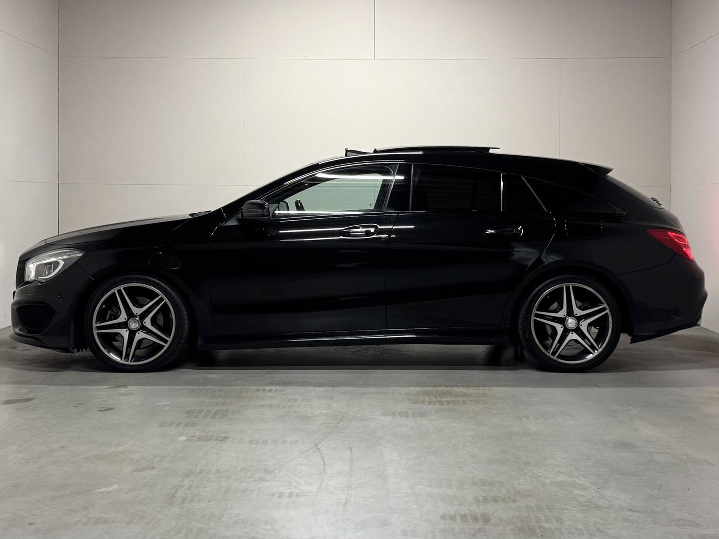 Mercedes-Benz CLA Shooting Brake 250 4MATIC Pano H/K ACC