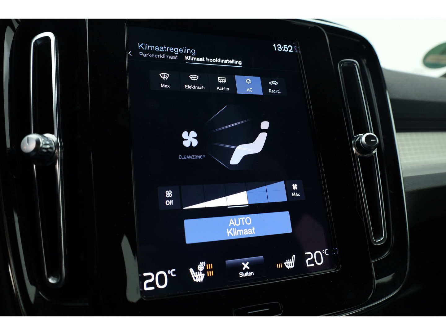 Volvo XC40 1.5 T4 Plug-in hybrid Plus Bright | Facelift | SOH 94 % | Elek. stoelen | Stoel & stuurverw. | CarPlay | H&K |