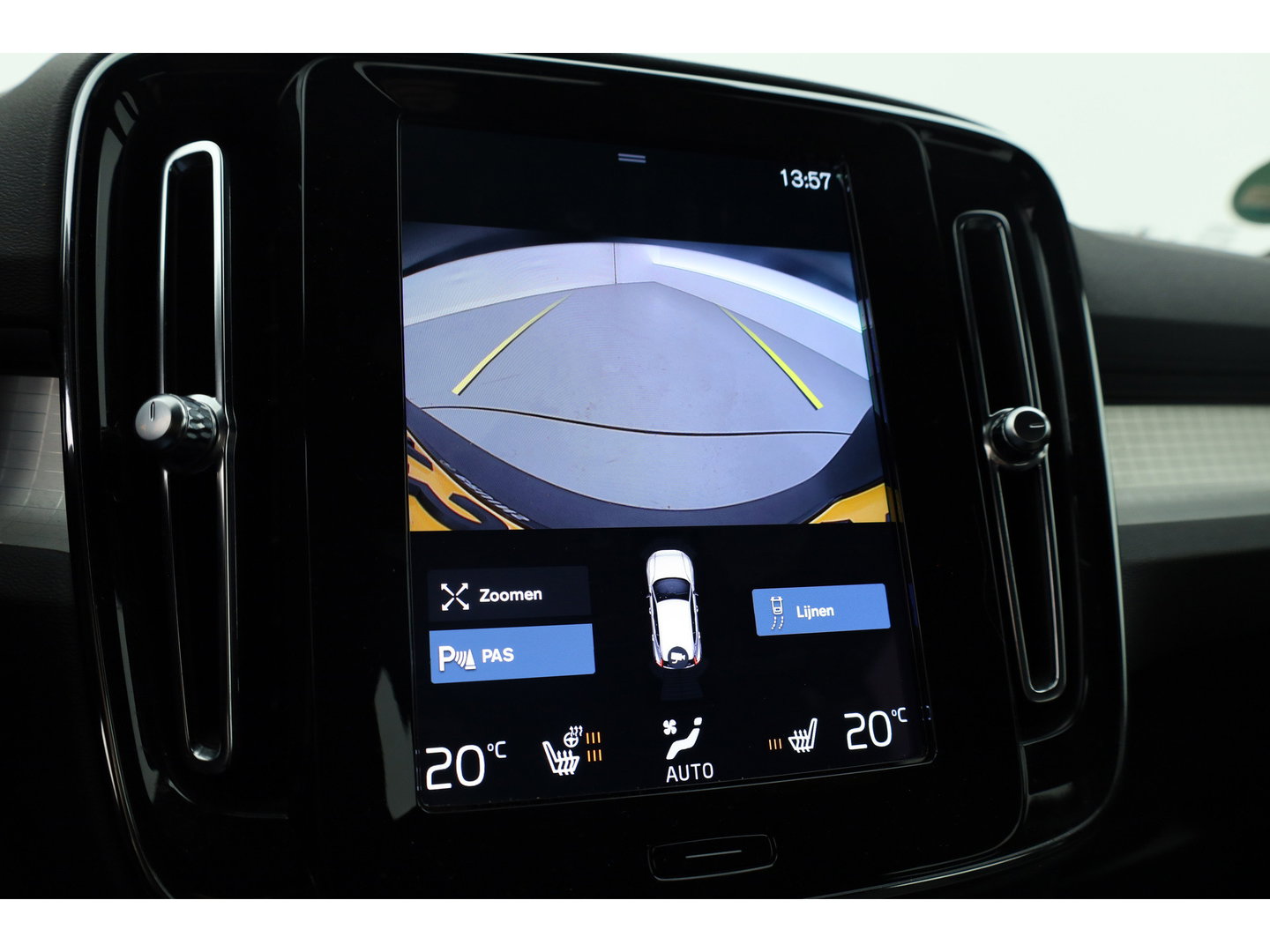Volvo XC40 1.5 T4 Plug-in hybrid Plus Bright | Facelift | SOH 94 % | Elek. stoelen | Stoel & stuurverw. | CarPlay | H&K |