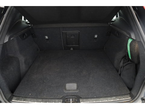 Volvo XC40 1.5 T4 Plug-in hybrid Plus Bright | Facelift | SOH 94 % | Elek. stoelen | Stoel & stuurverw. | CarPlay | H&K |
