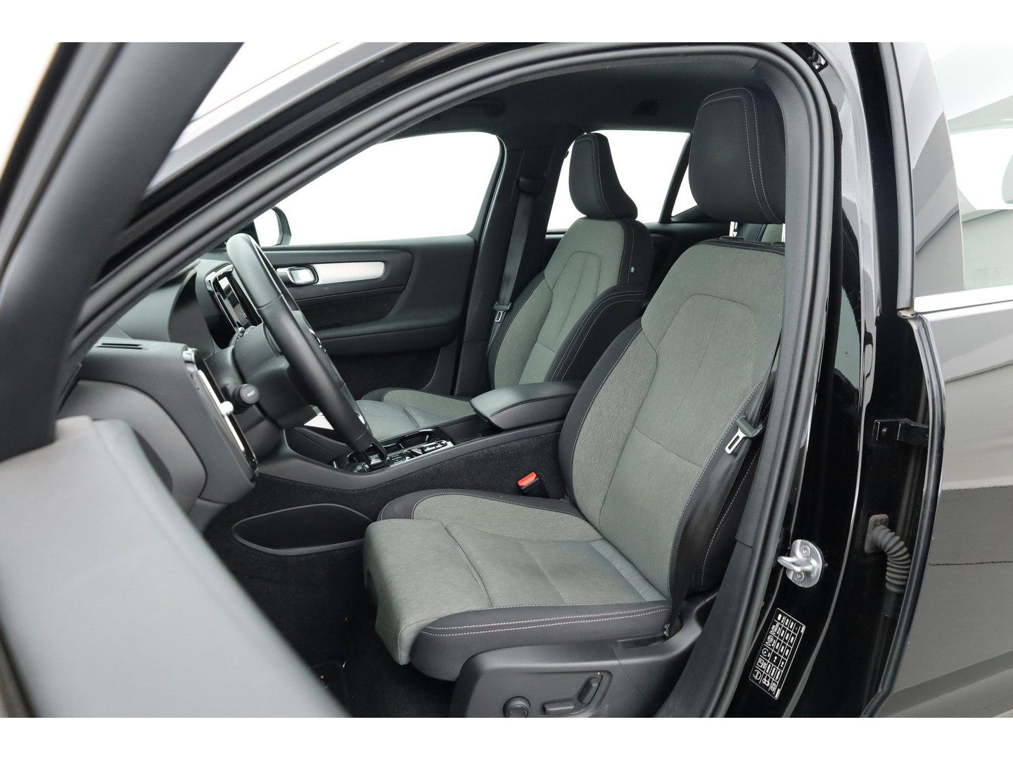 Volvo XC40 1.5 T4 Plug-in hybrid Plus Bright | Facelift | SOH 94 % | Elek. stoelen | Stoel & stuurverw. | CarPlay | H&K |