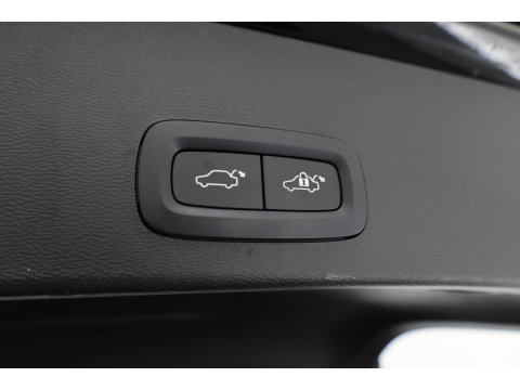 Volvo XC40 1.5 T4 Plug-in hybrid Plus Bright | Facelift | SOH 94 % | Elek. stoelen | Stoel & stuurverw. | CarPlay | H&K |