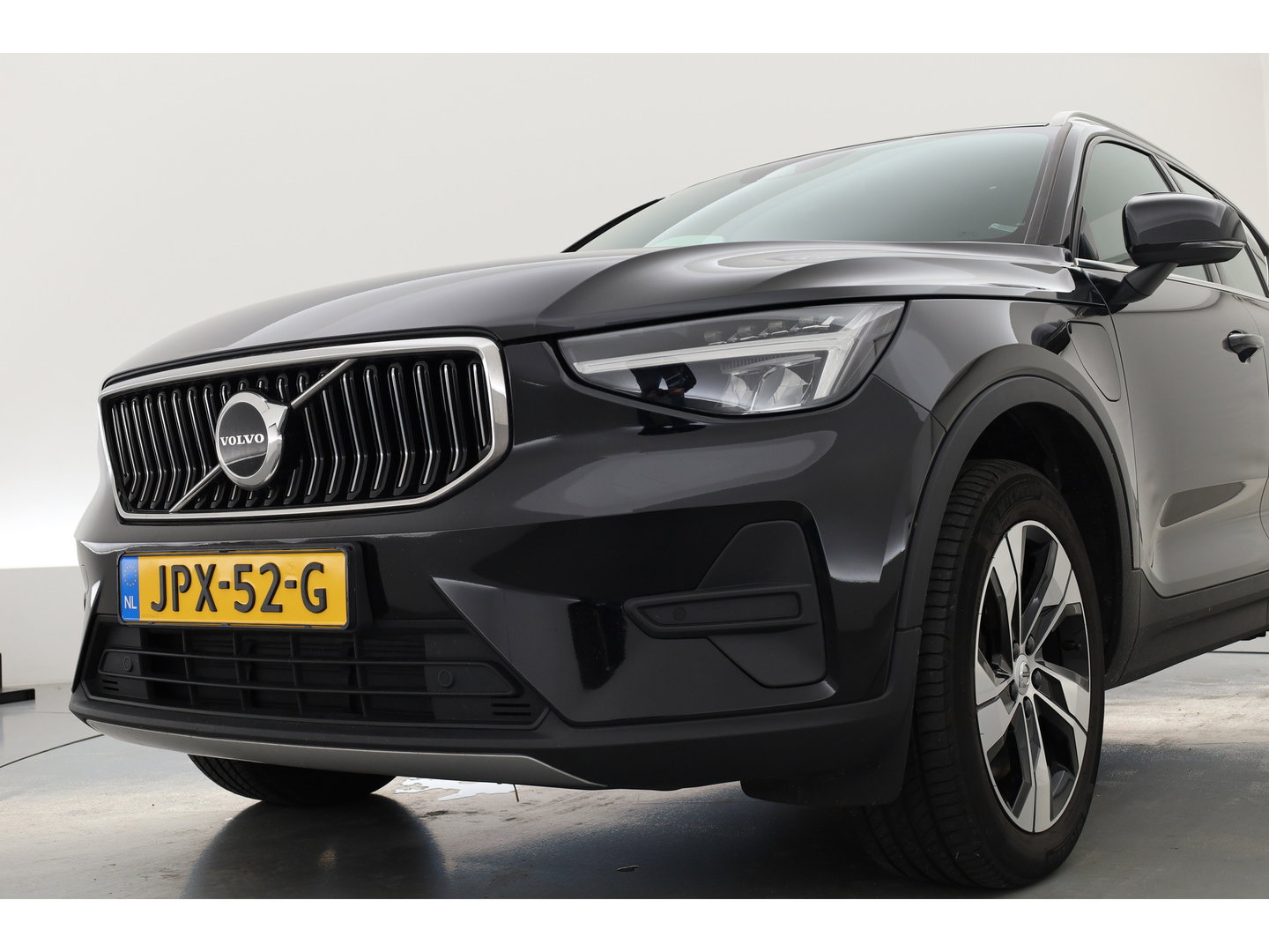 Volvo XC40 1.5 T4 Plug-in hybrid Plus Bright | Facelift | SOH 94 % | Elek. stoelen | Stoel & stuurverw. | CarPlay | H&K |