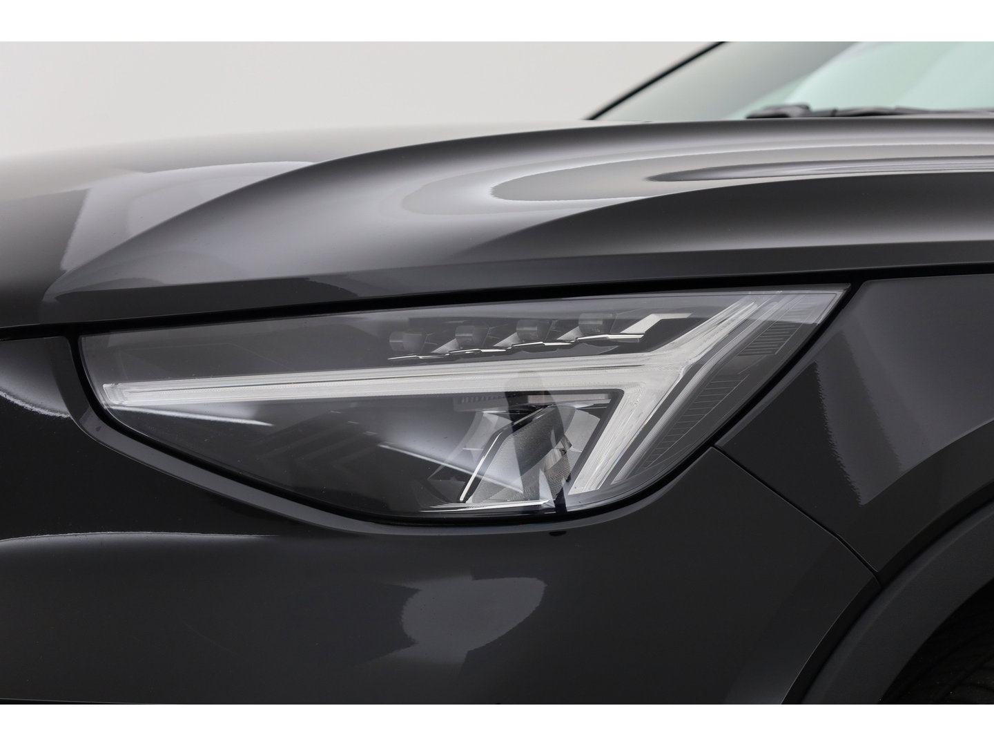 Volvo XC40 1.5 T4 Plug-in hybrid Plus Bright | Facelift | SOH 94 % | Elek. stoelen | Stoel & stuurverw. | CarPlay | H&K |