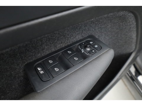Volvo XC40 1.5 T4 Plug-in hybrid Plus Bright | Facelift | SOH 94 % | Elek. stoelen | Stoel & stuurverw. | CarPlay | H&K |