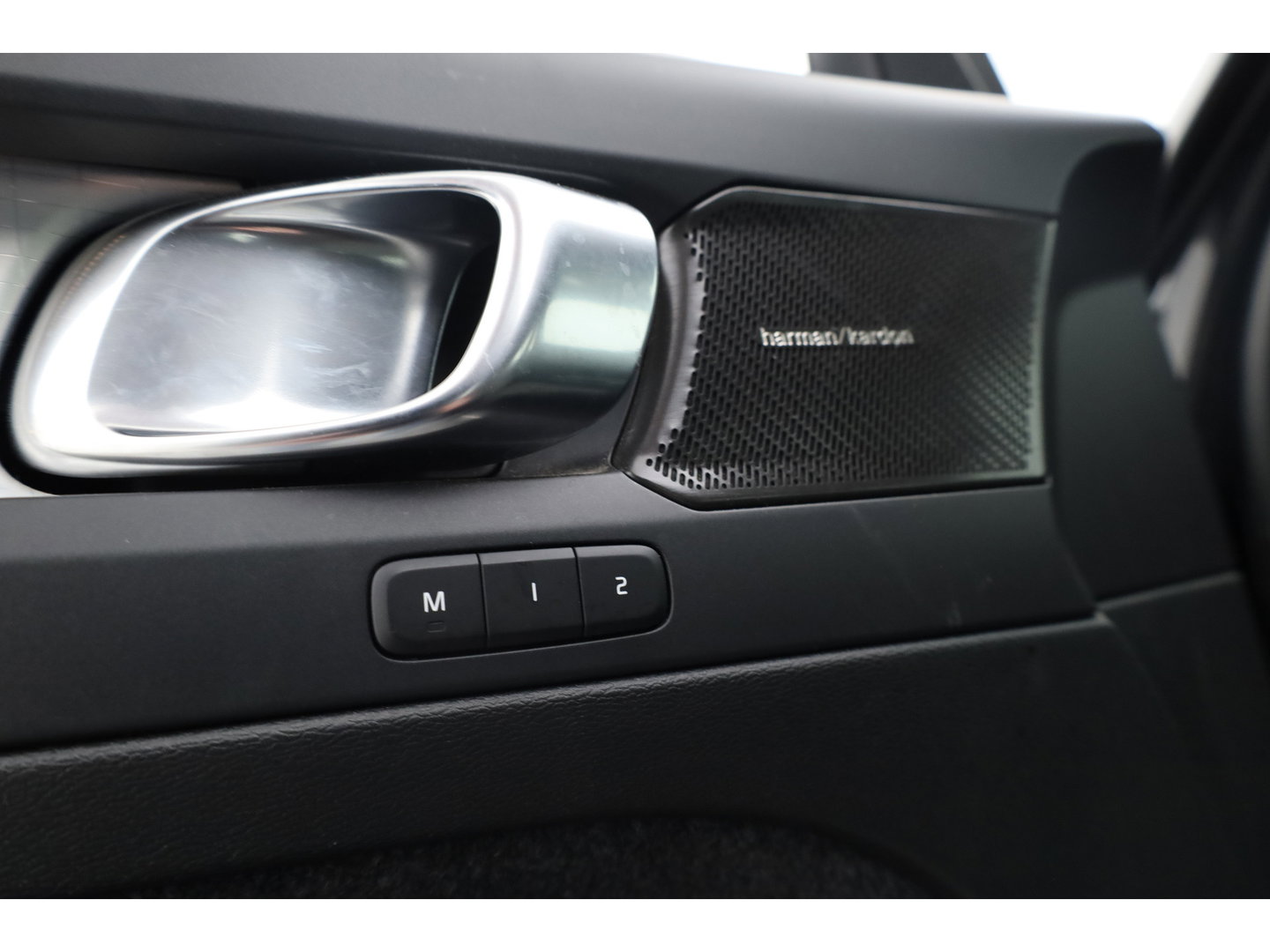 Volvo XC40 1.5 T4 Plug-in hybrid Plus Bright | Facelift | SOH 94 % | Elek. stoelen | Stoel & stuurverw. | CarPlay | H&K |