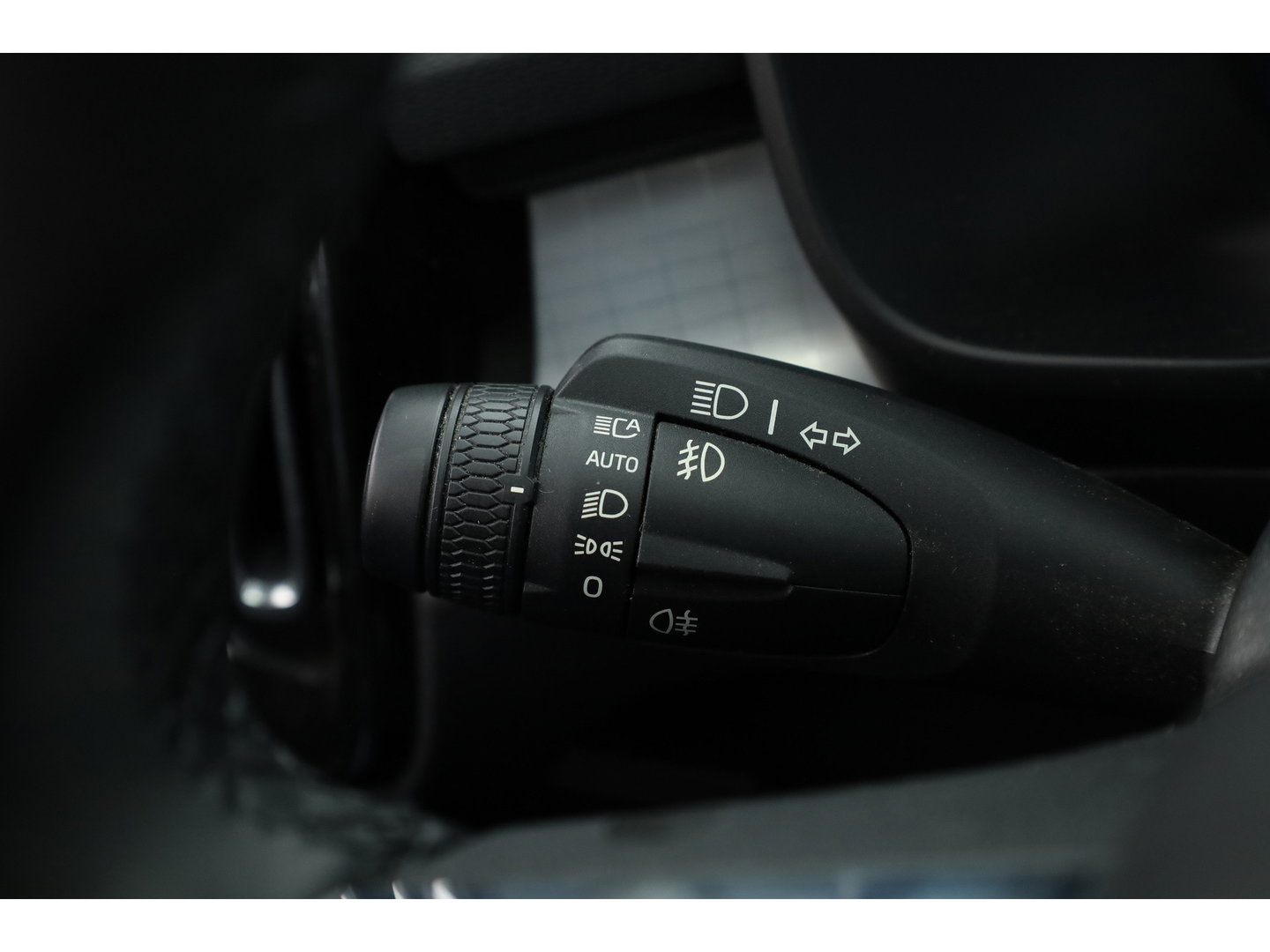 Volvo XC40 1.5 T4 Plug-in hybrid Plus Bright | Facelift | SOH 94 % | Elek. stoelen | Stoel & stuurverw. | CarPlay | H&K |