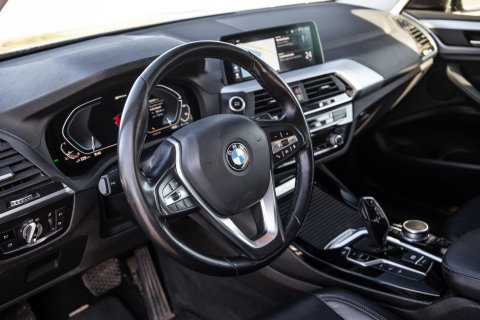 BMW X3 xDrive30e Executive BLACK LINE / PANORAMA DAK / CARPLAY / LEER / STOELVERWARMING / CAMERA