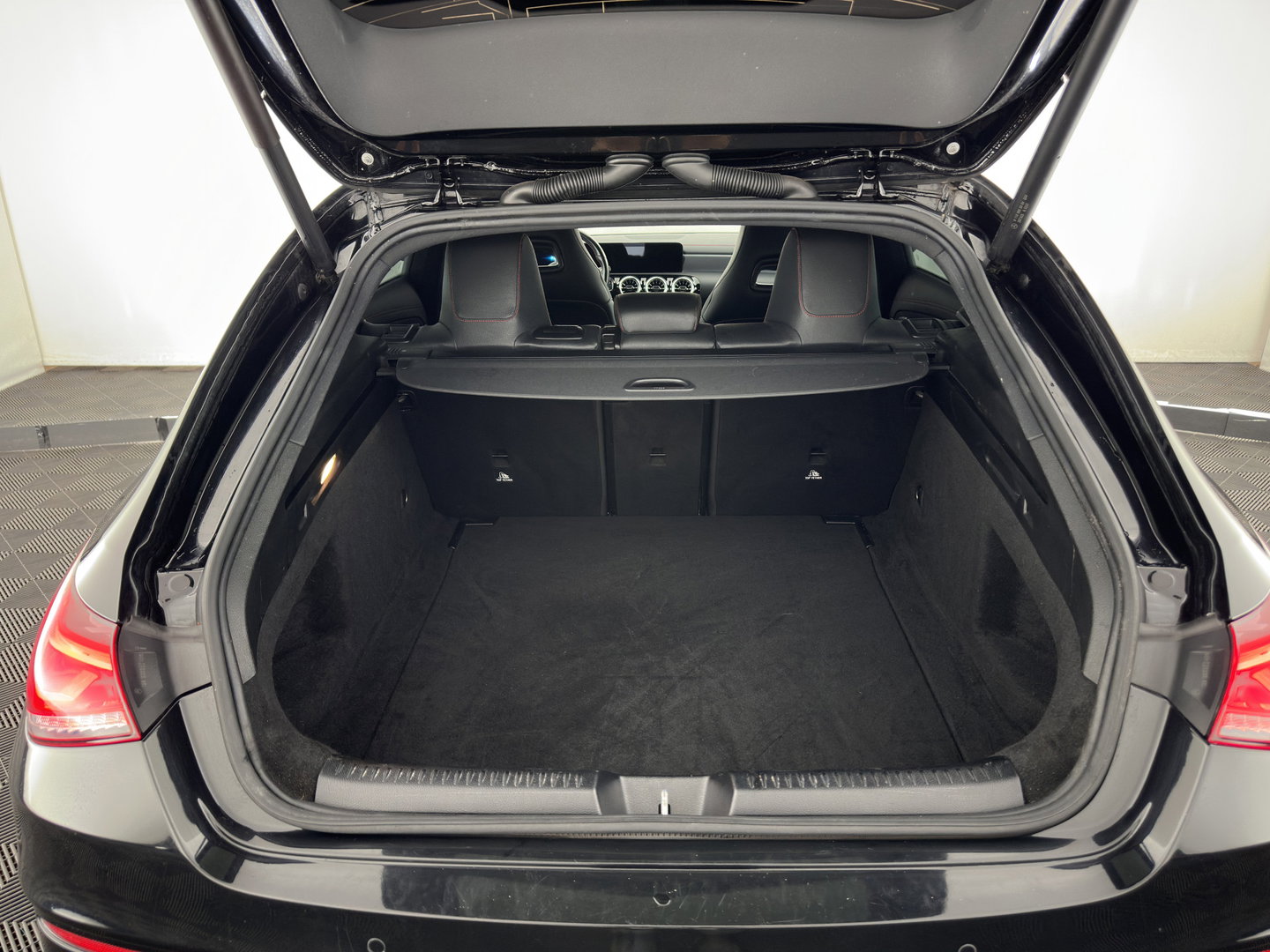 Mercedes-Benz CLA-Klasse Shooting Brake 200 Business Solution AMG (INCL-BTW) Aut. *PANO | LEATHER-MICROFIBRE | MULTIBEAM | MEMORY-PACK | AMBIENTLIGHT | HEATED-SPORTSEATS | WIDESCREEN-DIGICOCKPIT | DAB+ | NAVI-FULLMAP | CAMERA | PRIVACYGLASS | 18''ALU*