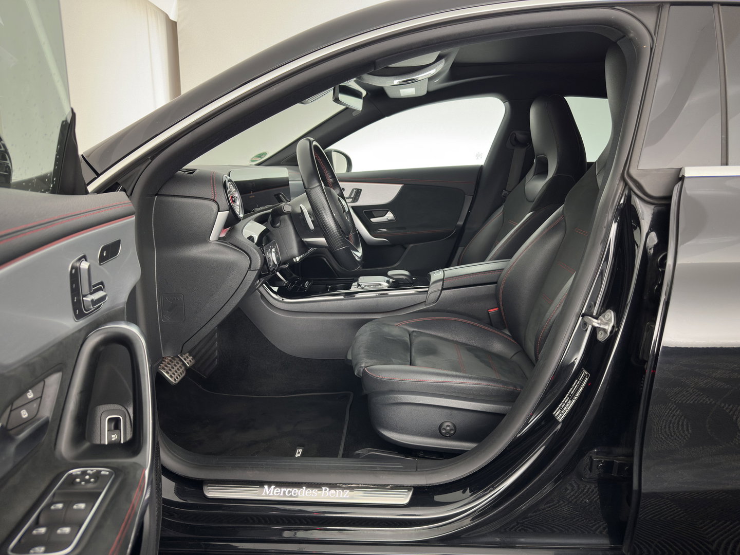 Mercedes-Benz CLA-Klasse Shooting Brake 200 Business Solution AMG (INCL-BTW) Aut. *PANO | LEATHER-MICROFIBRE | MULTIBEAM | MEMORY-PACK | AMBIENTLIGHT | HEATED-SPORTSEATS | WIDESCREEN-DIGICOCKPIT | DAB+ | NAVI-FULLMAP | CAMERA | PRIVACYGLASS | 18''ALU*