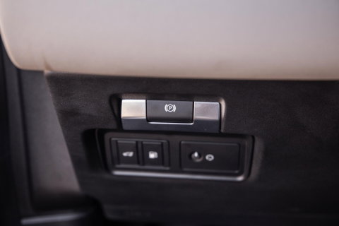 Land Rover Discovery Sport P300e 1.5 SE CARPLAY / TREKHAAK / CREME LEDER / DEALER ONDERHOUDEN / 360 CAMERA