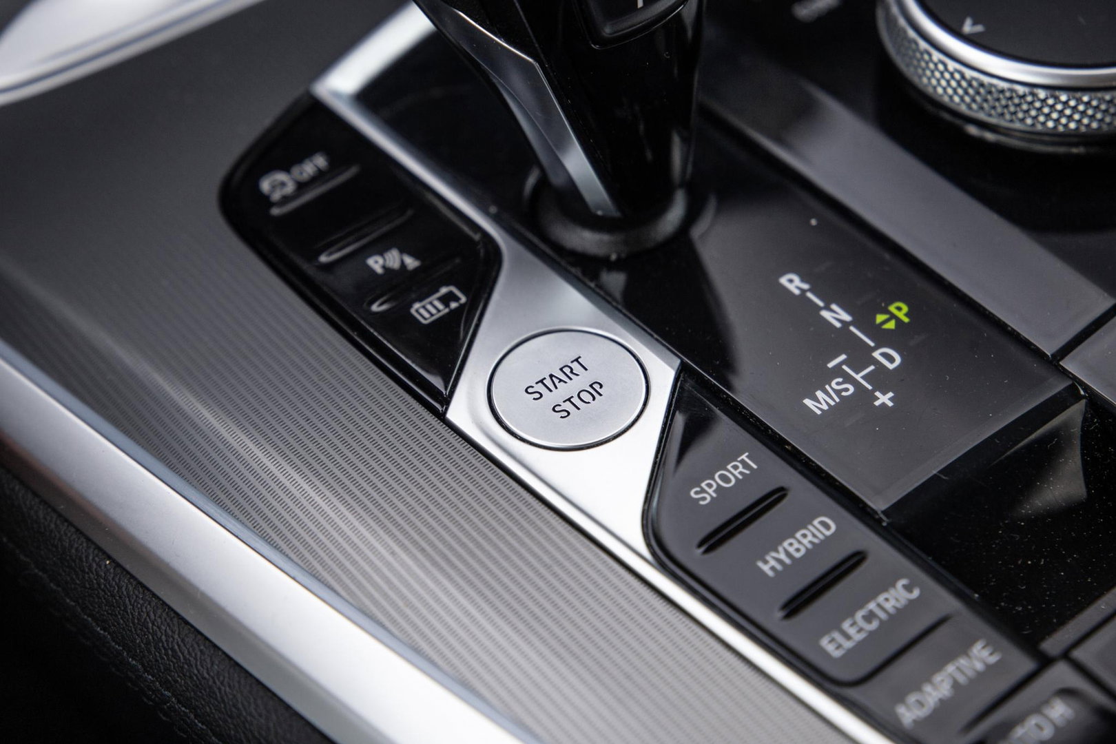 BMW X5 xDrive45e Executive CARPLAY / CAMERA / DEALER ONDERHOUDEN / LEER / STOELVERWARMING / BLACK ON BLACK