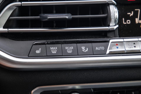 BMW X5 xDrive45e Executive CARPLAY / CAMERA / DEALER ONDERHOUDEN / LEER / STOELVERWARMING / BLACK ON BLACK