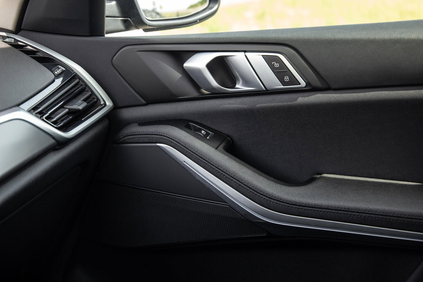 BMW X5 xDrive45e Executive CARPLAY / CAMERA / DEALER ONDERHOUDEN / LEER / STOELVERWARMING / BLACK ON BLACK