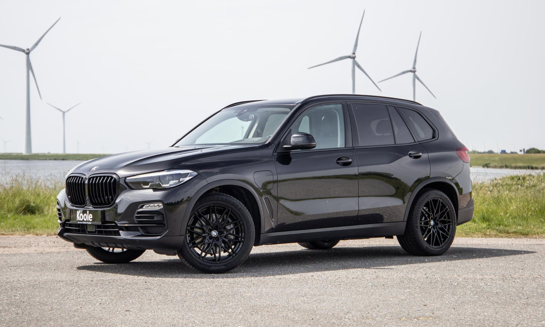 BMW X5 xDrive45e Executive CARPLAY / CAMERA / DEALER ONDERHOUDEN / LEER / STOELVERWARMING / BLACK ON BLACK