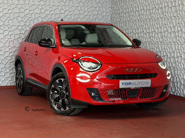 Fiat 600 - 1.2 Full Options • Leder • Massage • Camera • Hybrid La Prima • CarPlay • ACC • Elek. Klep • 18" ✅ Top Auto Fiat Wijchen , 30 Jaar ervaring in Fiat , Wij leveren de : Icon / La Prima / Pop / Sport . Urban / Benzine / Hybrid . Met Fabrieksgarantie ✅