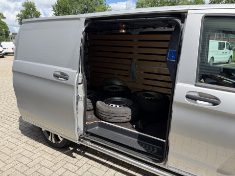 Mercedes-Benz Vito 114 CDI automaat Lang L2H1 / vaste prijs rijklaar € 24.950 ex btw / euro 6 / bpm vrij / lease vanaf € / trekhaak / airco / cruise / navigatie / camera / lichtmetalen velgen !