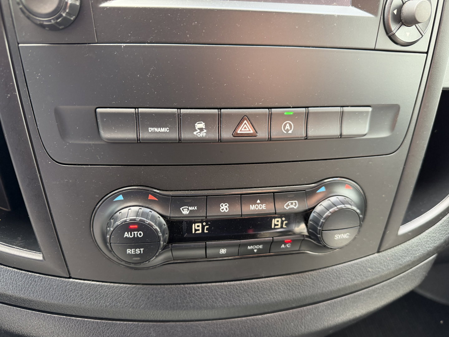 Mercedes-Benz Vito 114 CDI automaat Lang L2H1 / vaste prijs rijklaar € 24.950 ex btw / euro 6 / bpm vrij / lease vanaf € / trekhaak / airco / cruise / navigatie / camera / lichtmetalen velgen !