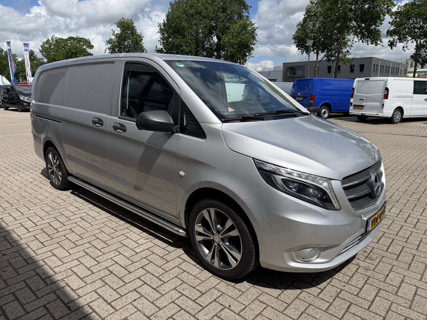 Mercedes-Benz Vito 114 CDI automaat Lang L2H1 / vaste prijs rijklaar € 24.950 ex btw / euro 6 / bpm vrij / lease vanaf € / trekhaak / airco / cruise / navigatie / camera / lichtmetalen velgen !