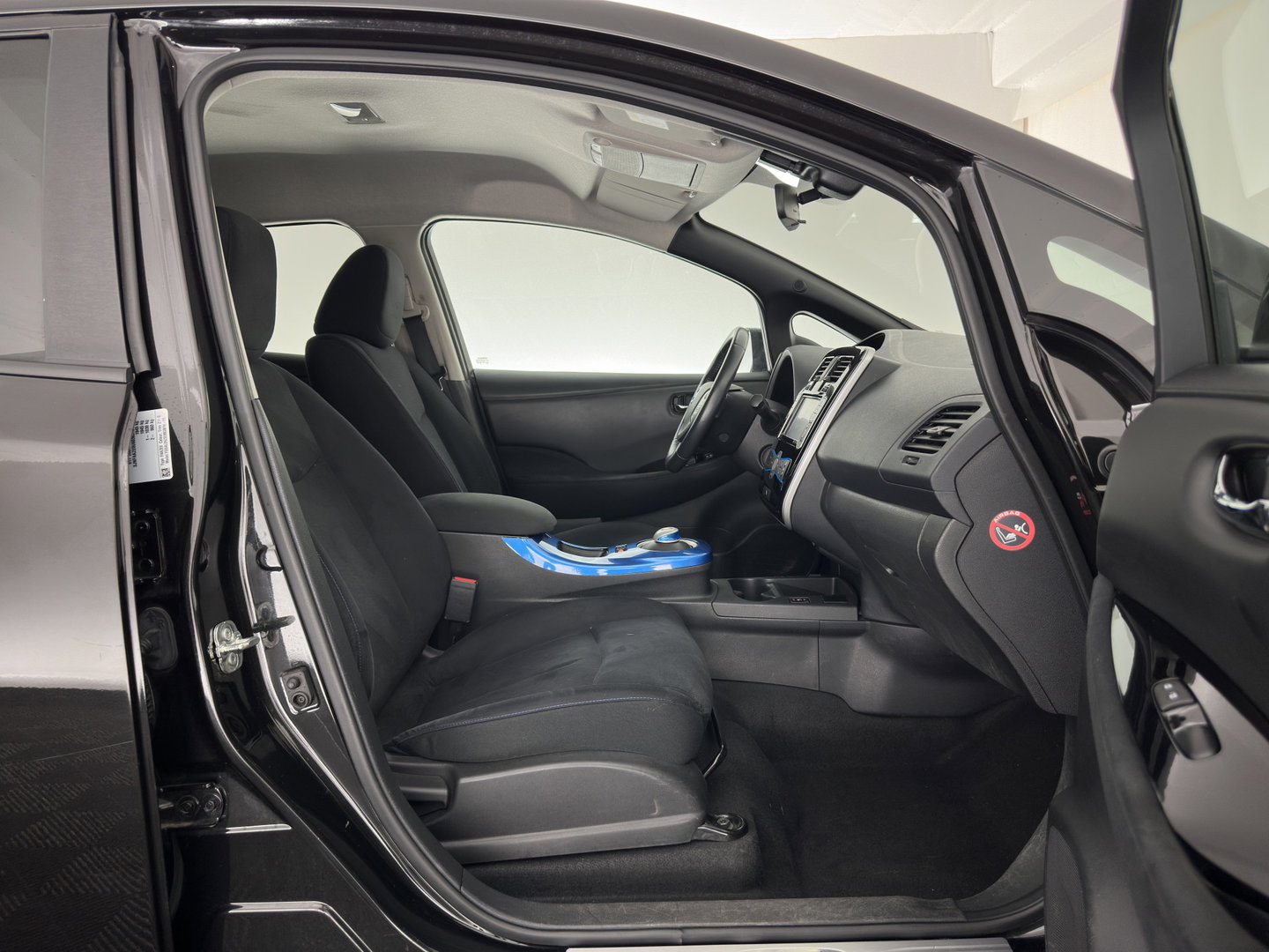 Nissan Leaf Tekna 24 kWh (Incl-Battery){Soh-75%} Aut. *HEATPUMP | VELOURS | DIGI-COCKPIT | CRUISE | NAVI-FULLMAP | HEATED-COMFORTSEATS | PDC | ECC | PRIVACY-GLASS | CAMERA | 17"ALU*
