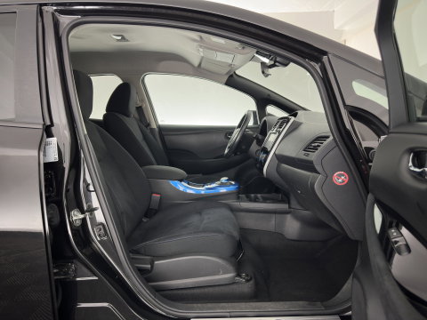 Nissan Leaf Tekna 24 kWh (Incl-Battery){Soh-75%} Aut. *HEATPUMP | VELOURS | DIGI-COCKPIT | CRUISE | NAVI-FULLMAP | HEATED-COMFORTSEATS | PDC | ECC | PRIVACY-GLASS | CAMERA | 17"ALU*