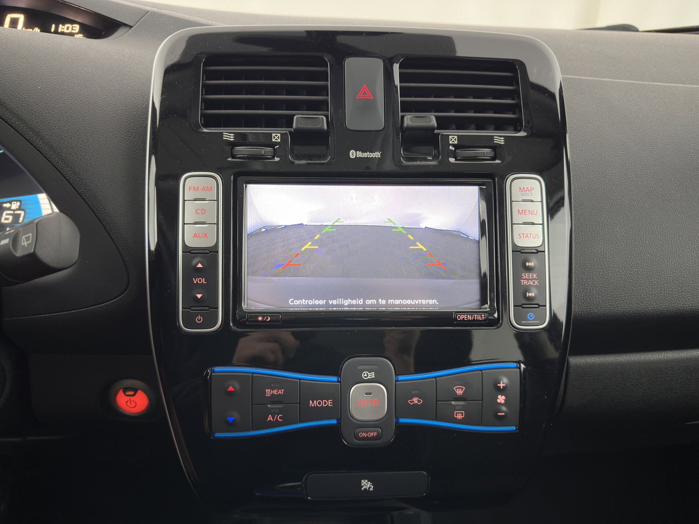 Nissan Leaf Tekna 24 kWh (Incl-Battery){Soh-75%} Aut. *HEATPUMP | VELOURS | DIGI-COCKPIT | CRUISE | NAVI-FULLMAP | HEATED-COMFORTSEATS | PDC | ECC | PRIVACY-GLASS | CAMERA | 17"ALU*