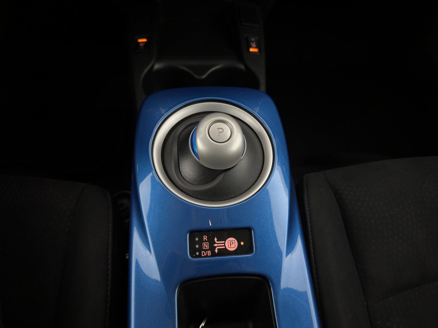 Nissan Leaf Tekna 24 kWh (Incl-Battery){Soh-75%} Aut. *HEATPUMP | VELOURS | DIGI-COCKPIT | CRUISE | NAVI-FULLMAP | HEATED-COMFORTSEATS | PDC | ECC | PRIVACY-GLASS | CAMERA | 17"ALU*