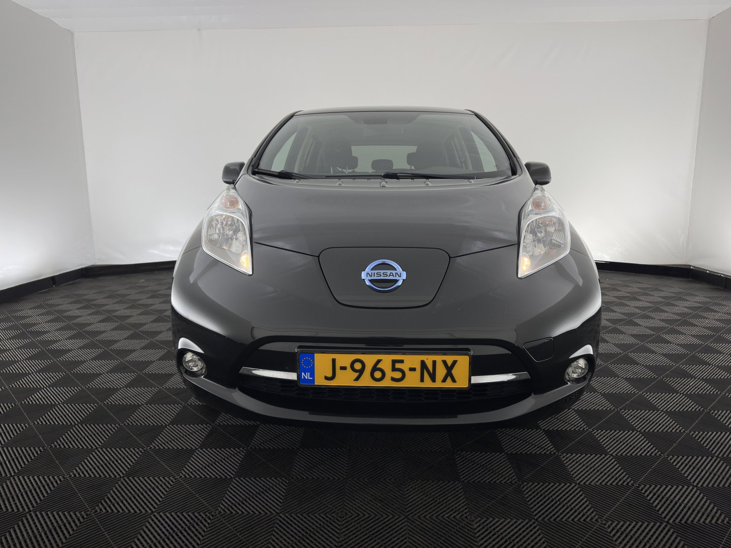 Nissan Leaf Tekna 24 kWh (Incl-Battery){Soh-75%} Aut. *HEATPUMP | VELOURS | DIGI-COCKPIT | CRUISE | NAVI-FULLMAP | HEATED-COMFORTSEATS | PDC | ECC | PRIVACY-GLASS | CAMERA | 17"ALU*