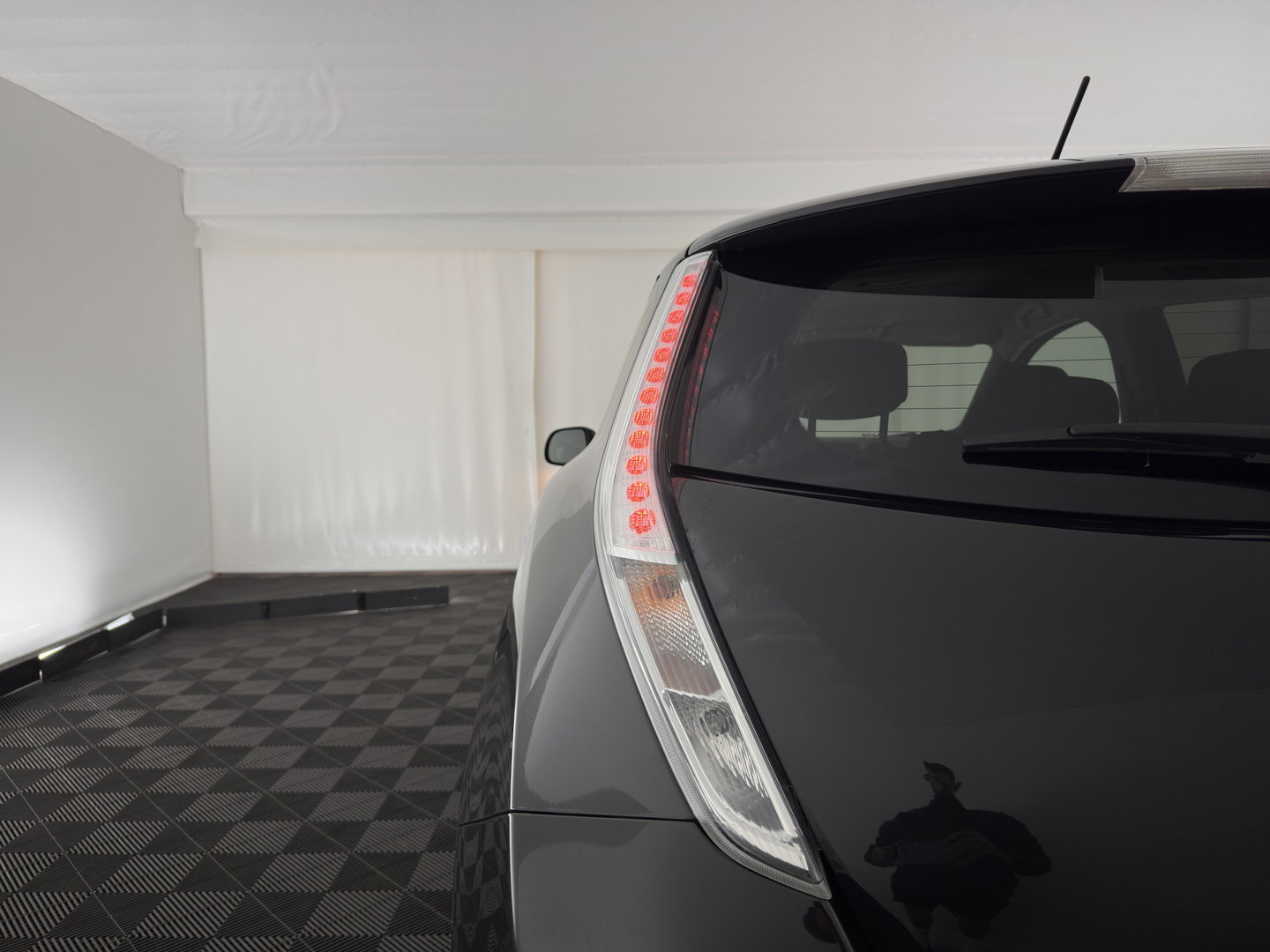 Nissan Leaf Tekna 24 kWh (Incl-Battery){Soh-75%} Aut. *HEATPUMP | VELOURS | DIGI-COCKPIT | CRUISE | NAVI-FULLMAP | HEATED-COMFORTSEATS | PDC | ECC | PRIVACY-GLASS | CAMERA | 17"ALU*