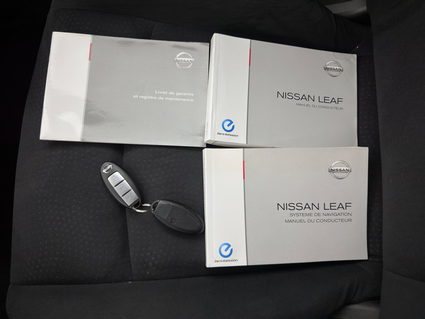 Nissan Leaf Tekna 24 kWh (Incl-Battery){Soh-75%} Aut. *HEATPUMP | VELOURS | DIGI-COCKPIT | CRUISE | NAVI-FULLMAP | HEATED-COMFORTSEATS | PDC | ECC | PRIVACY-GLASS | CAMERA | 17"ALU*