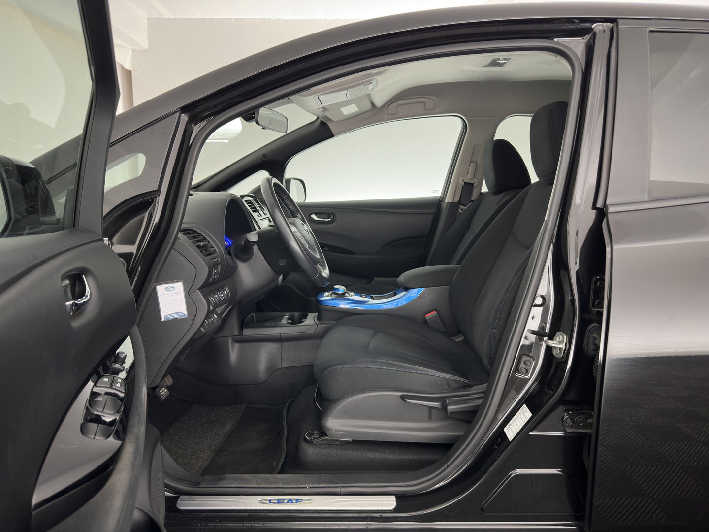 Nissan Leaf Tekna 24 kWh (Incl-Battery){Soh-75%} Aut. *HEATPUMP | VELOURS | DIGI-COCKPIT | CRUISE | NAVI-FULLMAP | HEATED-COMFORTSEATS | PDC | ECC | PRIVACY-GLASS | CAMERA | 17"ALU*