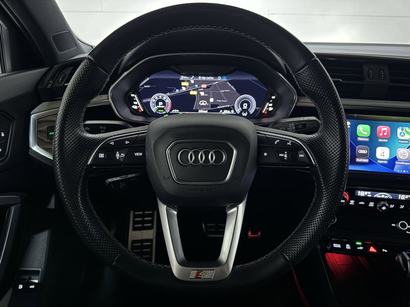 Audi Q3 Sportback 45 TFSIe S-line Black Edion Pano Carplay ACC Trekh