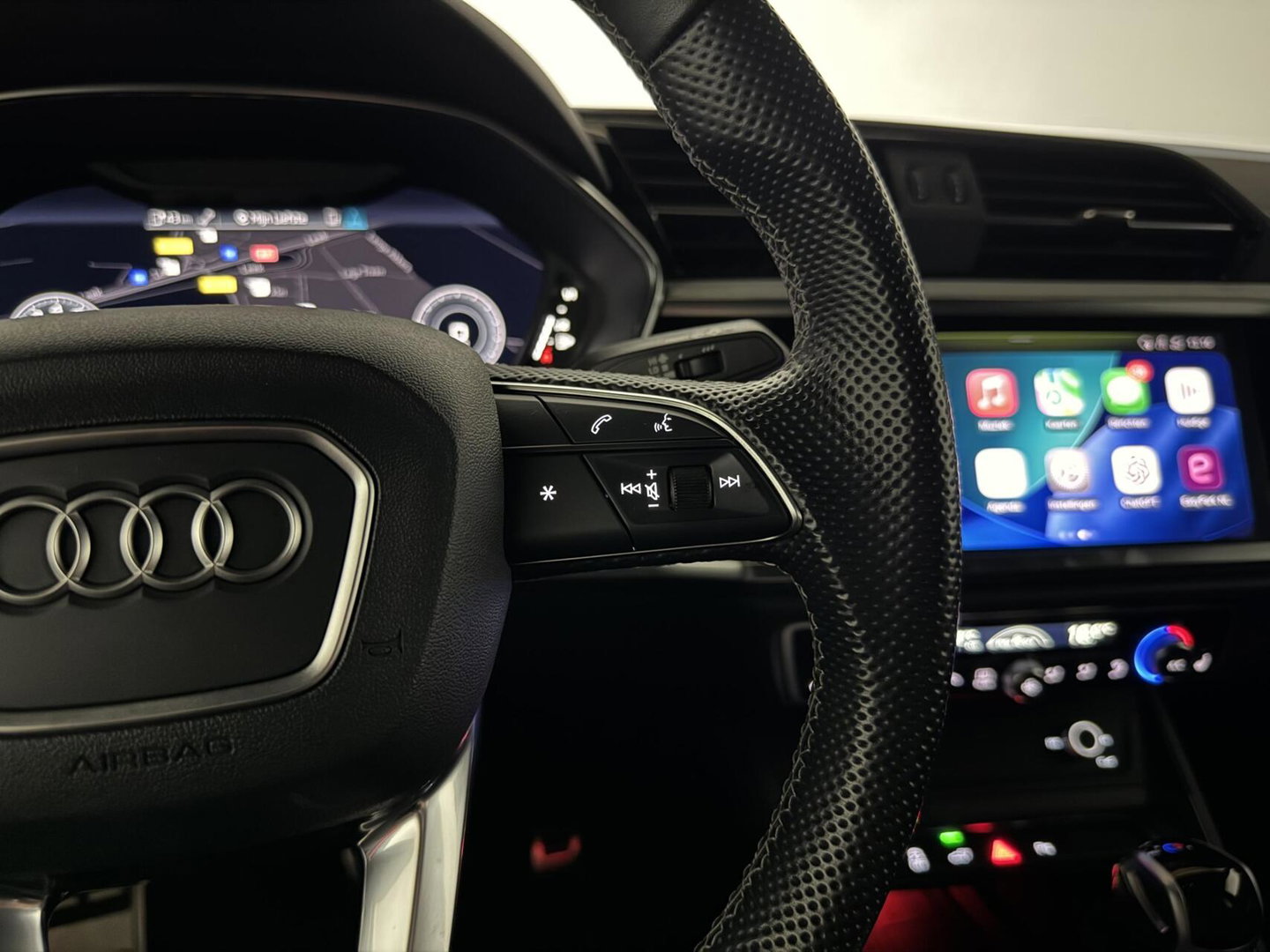 Audi Q3 Sportback 45 TFSIe S-line Black Edion Pano Carplay ACC Trekh