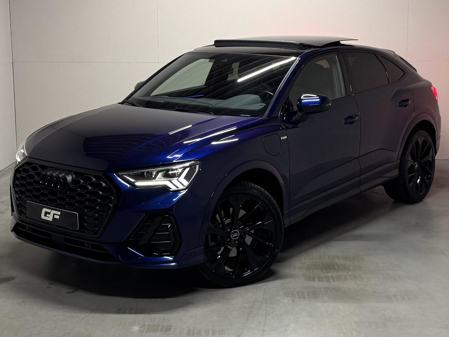 Audi Q3 Sportback 45 TFSIe S-line Black Edion Pano Carplay ACC Trekh