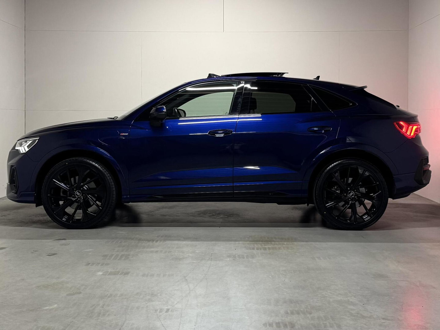 Audi Q3 Sportback 45 TFSIe S-line Black Edion Pano Carplay ACC Trekh