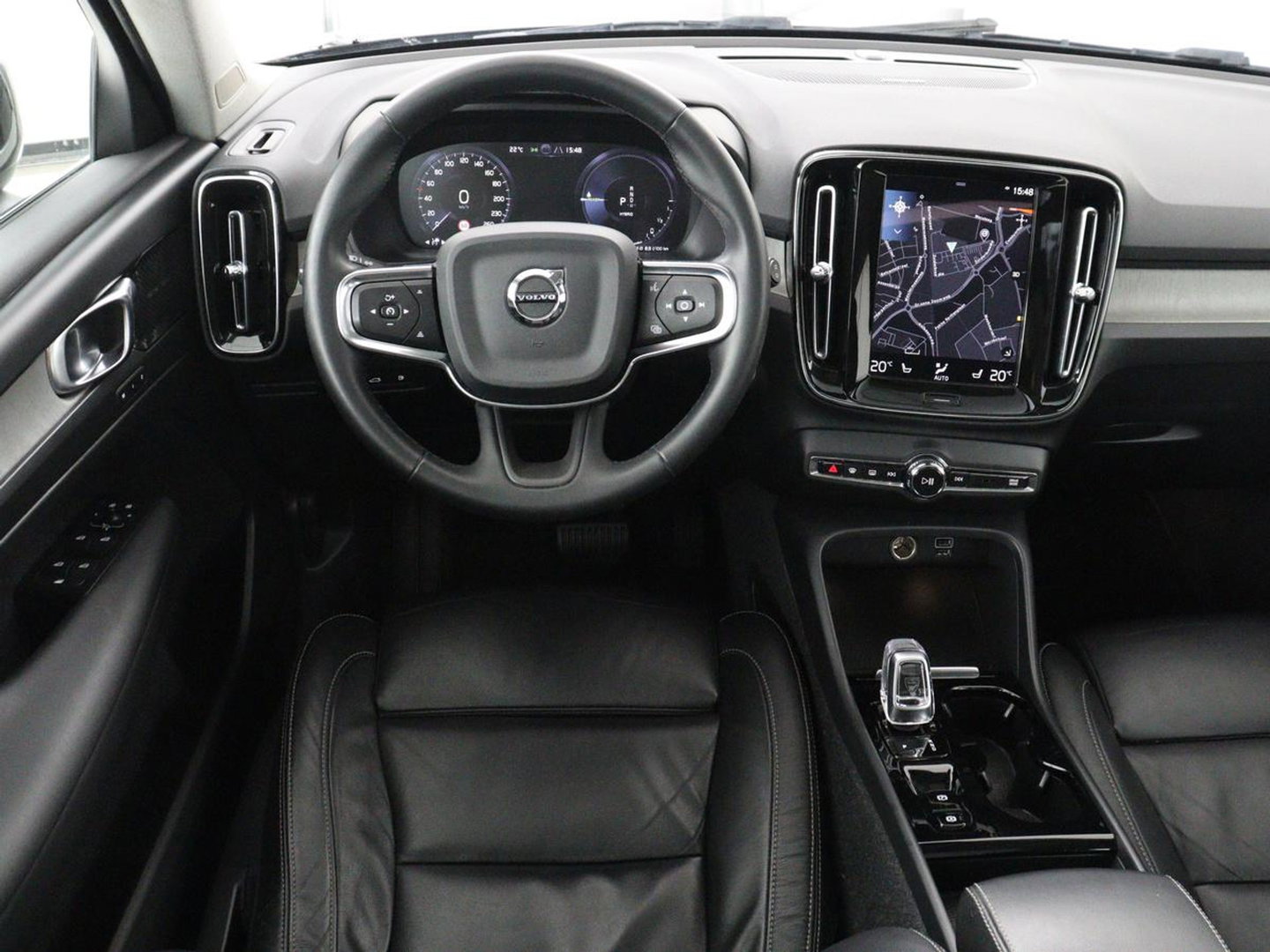 Volvo XC40 1.5 T5 Recharge Inscription | SOH 89,7% | Panoramadak | Leder | 360 Camera | Trekhaak | Stoelverwarming | Adaptive cruise | Memory | Carplay | Navigatie | Keyless | Full LED | Parkeerhulp | PHEV | Plug In