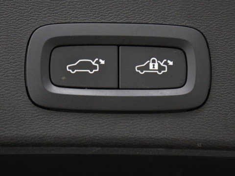 Volvo XC40 1.5 T5 Recharge Inscription | SOH 89,7% | Panoramadak | Leder | 360 Camera | Trekhaak | Stoelverwarming | Adaptive cruise | Memory | Carplay | Navigatie | Keyless | Full LED | Parkeerhulp | PHEV | Plug In