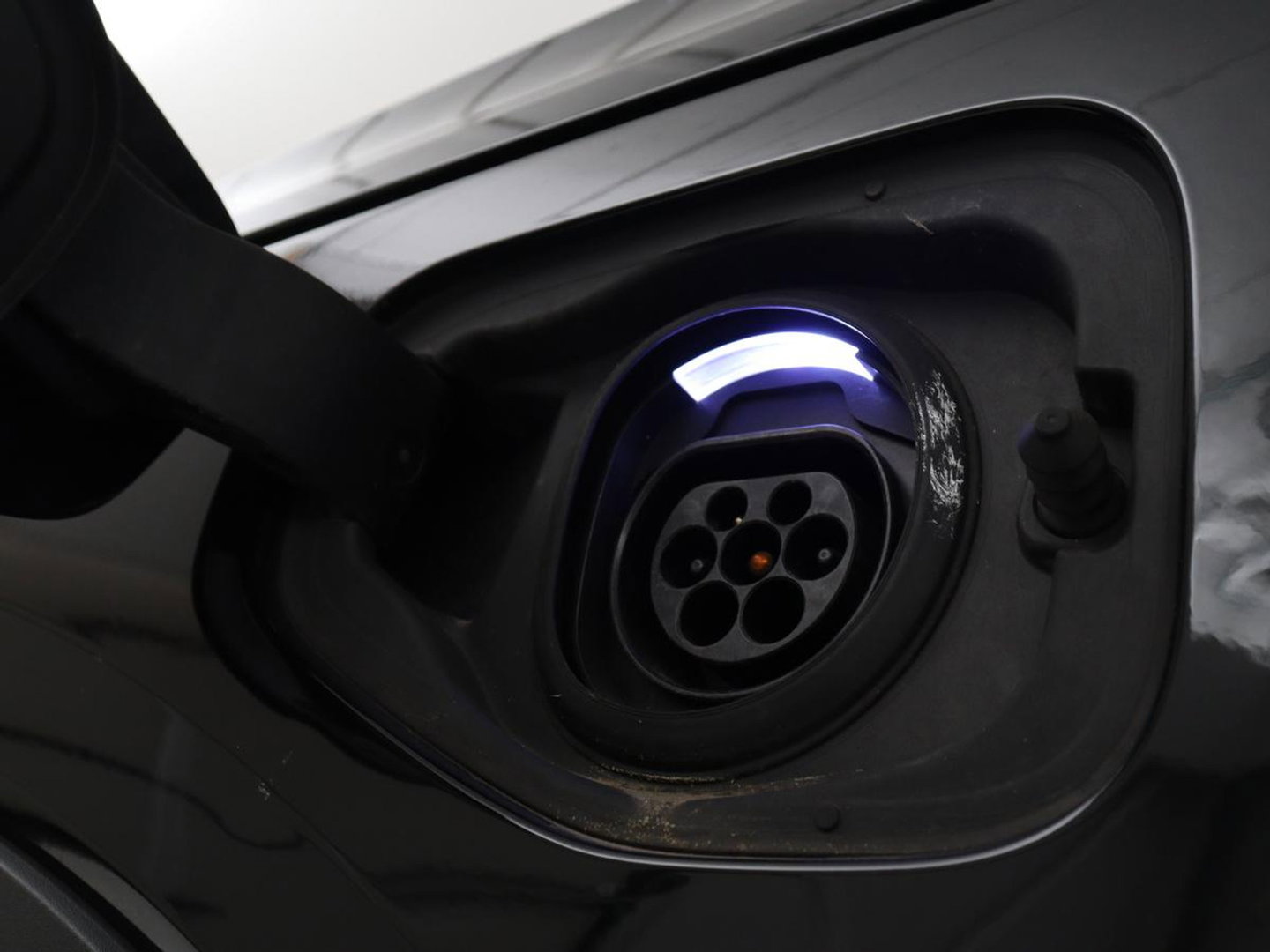 Volvo XC40 1.5 T5 Recharge Inscription | SOH 89,7% | Panoramadak | Leder | 360 Camera | Trekhaak | Stoelverwarming | Adaptive cruise | Memory | Carplay | Navigatie | Keyless | Full LED | Parkeerhulp | PHEV | Plug In
