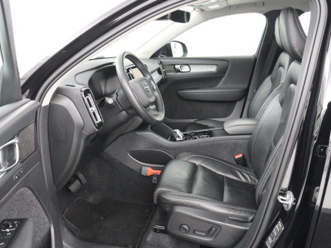 Volvo XC40 1.5 T5 Recharge Inscription | SOH 89,7% | Panoramadak | Leder | 360 Camera | Trekhaak | Stoelverwarming | Adaptive cruise | Memory | Carplay | Navigatie | Keyless | Full LED | Parkeerhulp | PHEV | Plug In