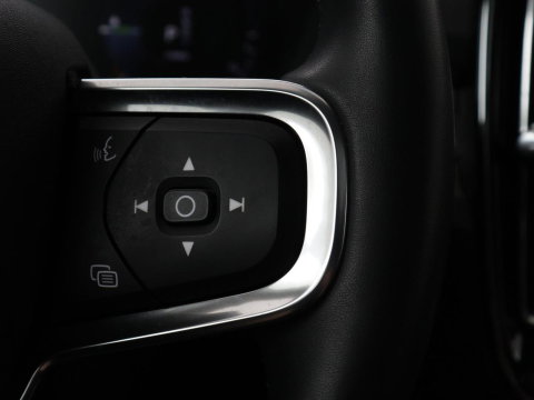 Volvo XC40 1.5 T5 Recharge Inscription | SOH 89,7% | Panoramadak | Leder | 360 Camera | Trekhaak | Stoelverwarming | Adaptive cruise | Memory | Carplay | Navigatie | Keyless | Full LED | Parkeerhulp | PHEV | Plug In