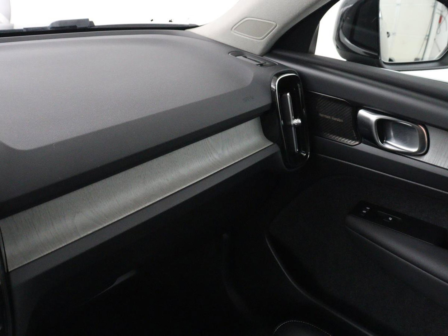 Volvo XC40 1.5 T5 Recharge Inscription | SOH 89,7% | Panoramadak | Leder | 360 Camera | Trekhaak | Stoelverwarming | Adaptive cruise | Memory | Carplay | Navigatie | Keyless | Full LED | Parkeerhulp | PHEV | Plug In