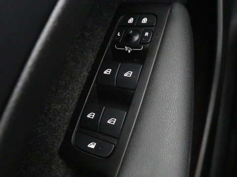 Volvo XC40 1.5 T5 Recharge Inscription | SOH 89,7% | Panoramadak | Leder | 360 Camera | Trekhaak | Stoelverwarming | Adaptive cruise | Memory | Carplay | Navigatie | Keyless | Full LED | Parkeerhulp | PHEV | Plug In