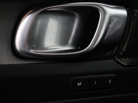 Volvo XC40 1.5 T5 Recharge Inscription | SOH 89,7% | Panoramadak | Leder | 360 Camera | Trekhaak | Stoelverwarming | Adaptive cruise | Memory | Carplay | Navigatie | Keyless | Full LED | Parkeerhulp | PHEV | Plug In